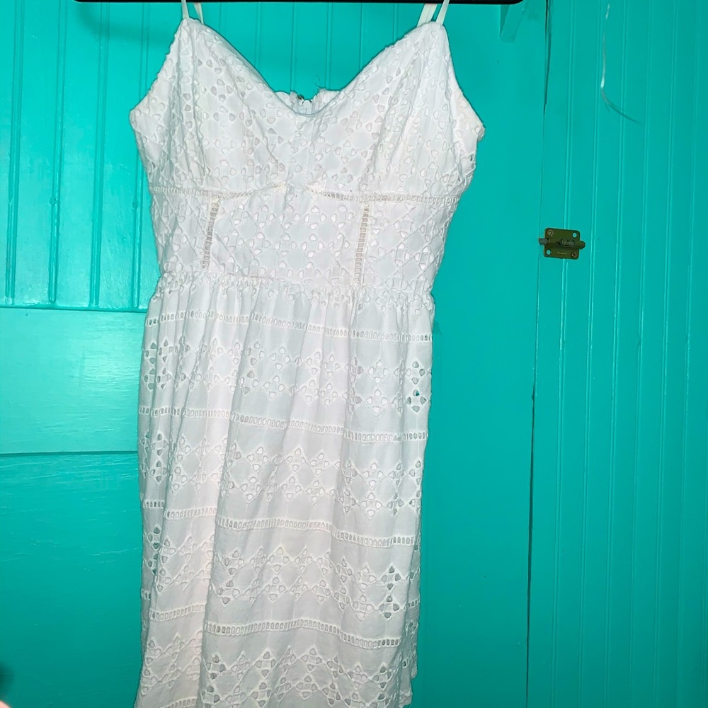 Super cute white dress! Only worn a few times!